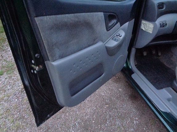Toyota Yaris Verso 27 of 30