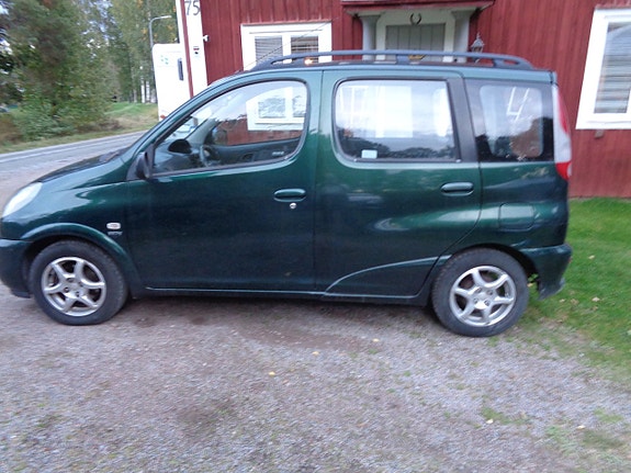 Toyota Yaris Verso 2 of 30