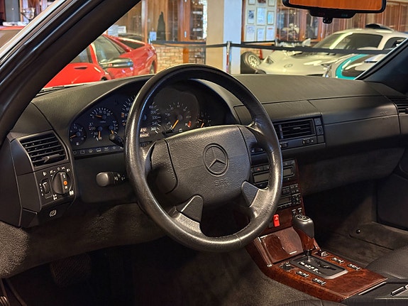 Mercedes-Benz SL320 20 of 30