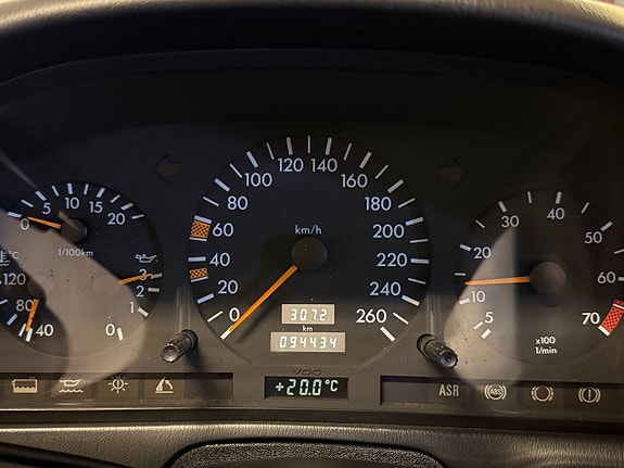 Mercedes-Benz SL320 23 of 30