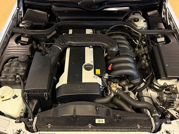 Mercedes-Benz SL320 24 of 30