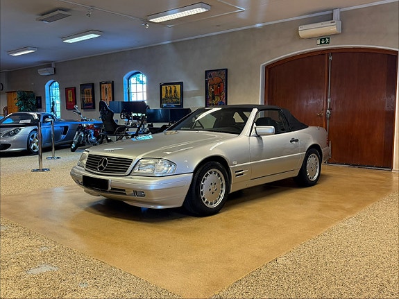 Mercedes-Benz SL320 2 of 30