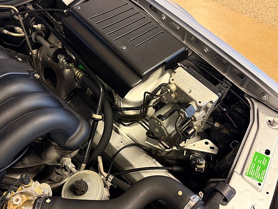 Mercedes-Benz SL320 26 of 30
