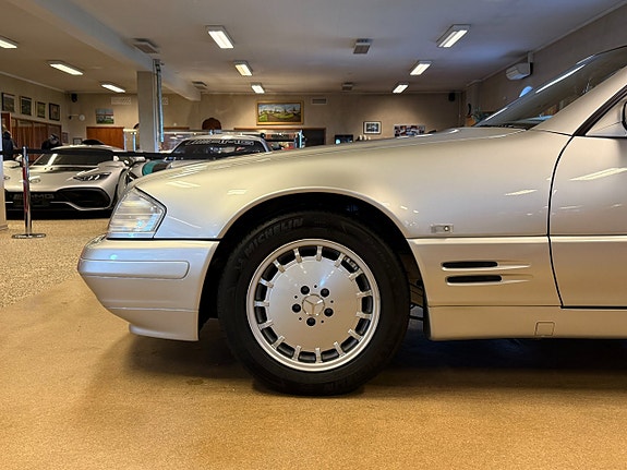 Mercedes-Benz SL320 9 of 30