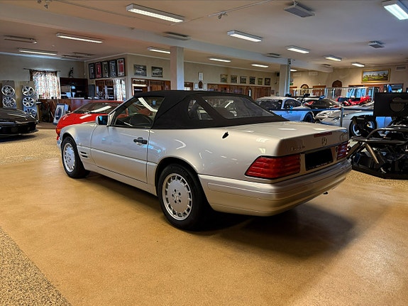 Mercedes-Benz SL320 8 of 30