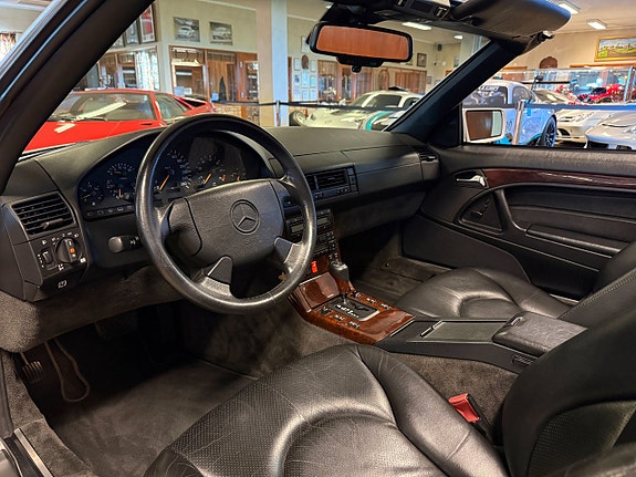 Mercedes-Benz SL320 15 of 30