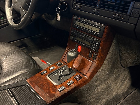 Mercedes-Benz SL320 21 of 30