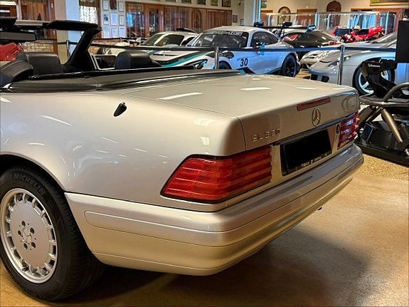 Mercedes-Benz SL320 27 of 30