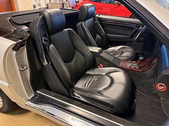Mercedes-Benz SL320 19 of 30