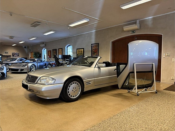 Mercedes-Benz SL320 13 of 30