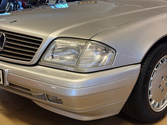 Mercedes-Benz SL320 10 of 30