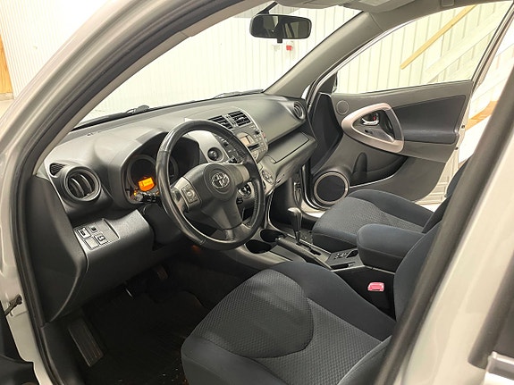Toyota RAV4 27 of 30