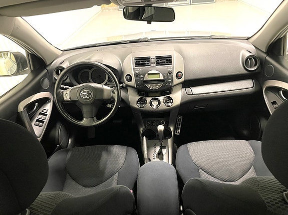 Toyota RAV4 28 of 30