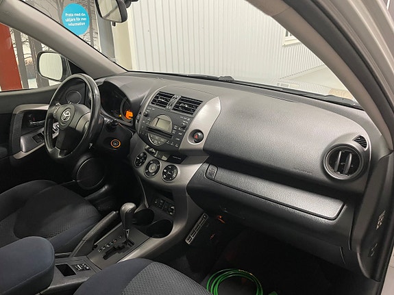 Toyota RAV4 22 of 30