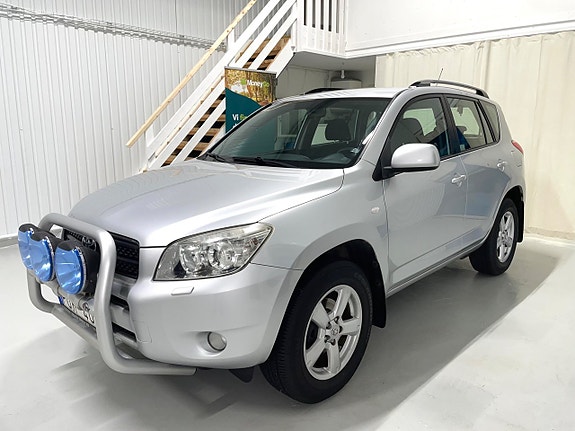 Toyota RAV4 3 of 30