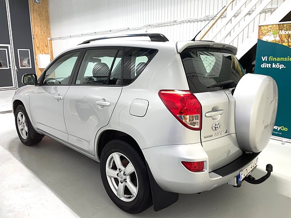 Toyota RAV4 6 of 30