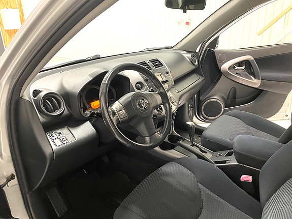 Toyota RAV4 26 of 30