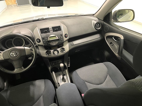 Toyota RAV4 29 of 30