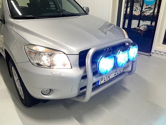 Toyota RAV4 8 of 30
