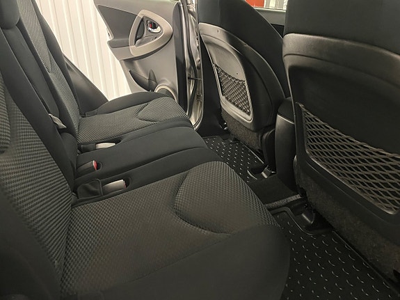 Toyota RAV4 18 of 30
