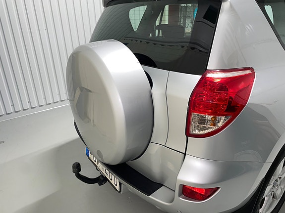 Toyota RAV4 5 of 30