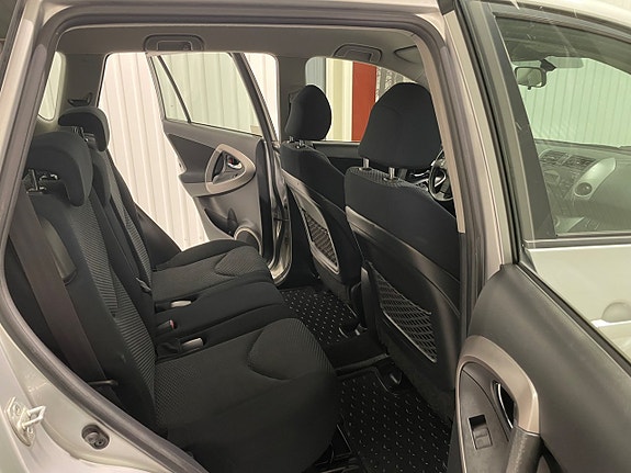 Toyota RAV4 17 of 30