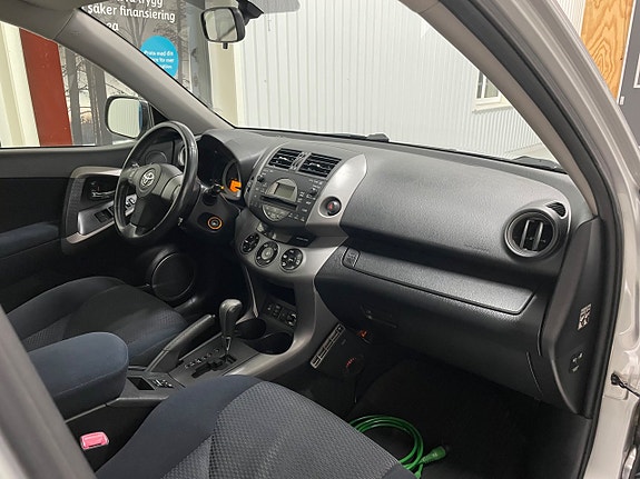 Toyota RAV4 21 of 30