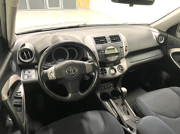Toyota RAV4 30 of 30