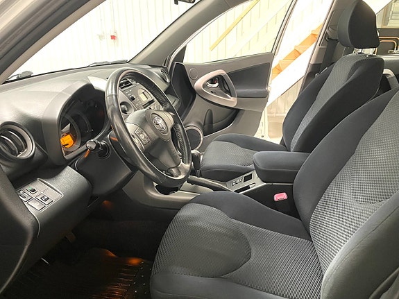 Toyota RAV4 25 of 30