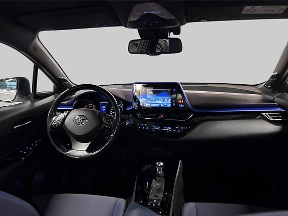 Toyota C-HR 12 of 19