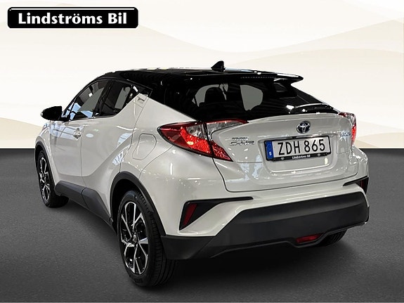 Toyota C-HR 4 of 19