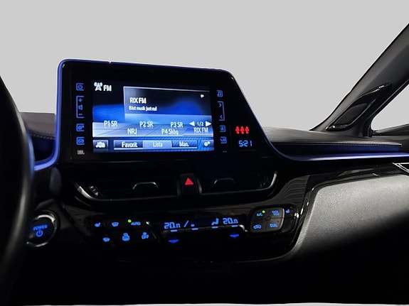 Toyota C-HR 16 of 19