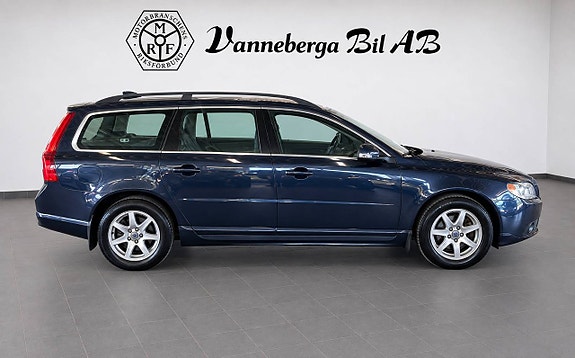 Volvo V70 2 of 6