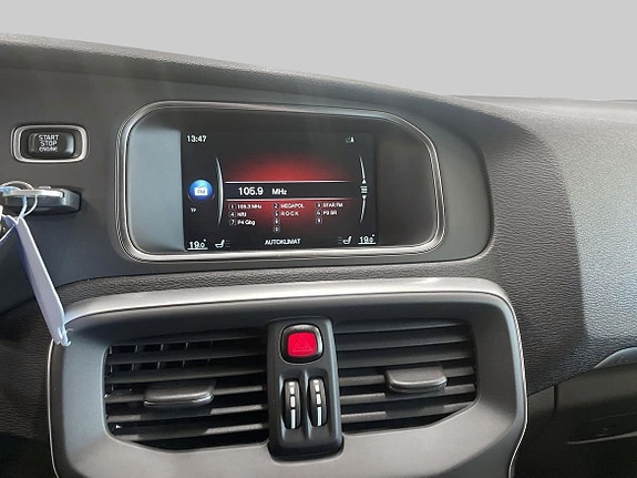 Volvo V40 15 of 21