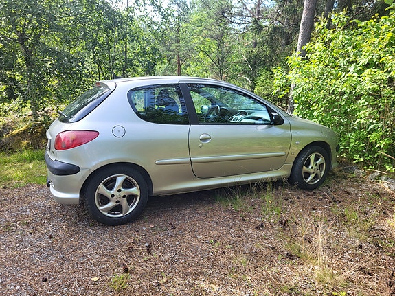 Peugeot 206 2 of 3