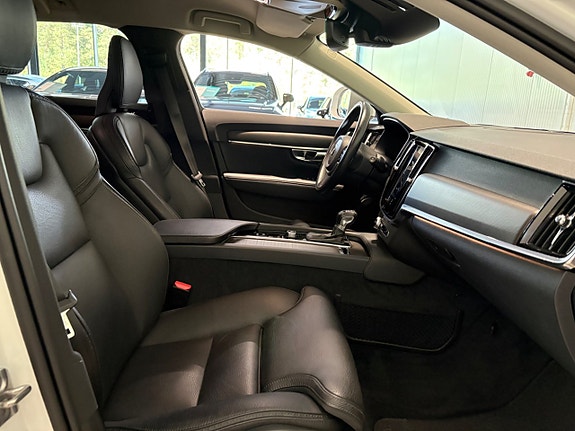 Volvo V90 Cross Country 12 of 27
