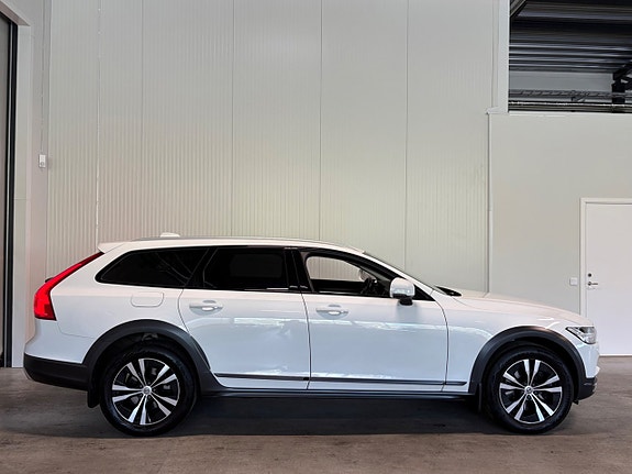 Volvo V90 Cross Country 2 of 27