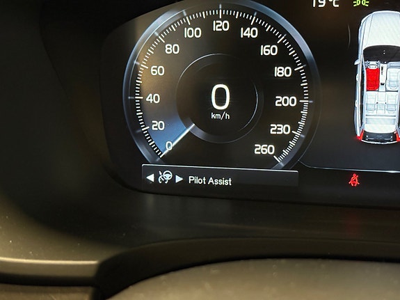 Volvo V90 Cross Country 13 of 27