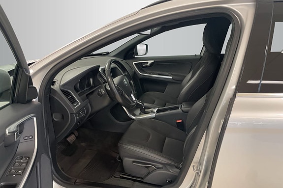 Volvo XC60 10 of 16