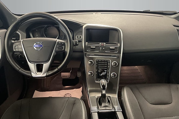 Volvo XC60 12 of 16
