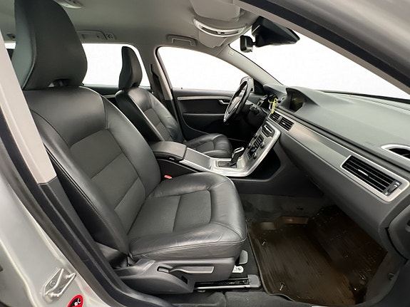 Volvo V70 24 of 30