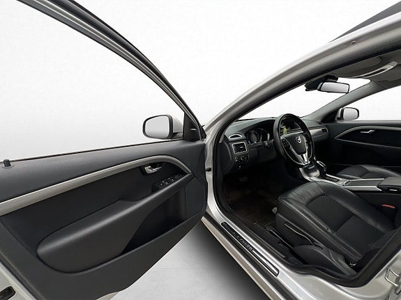 Volvo V70 10 of 30
