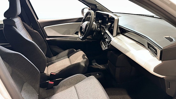 Renault 5 E-Tech 3 of 9
