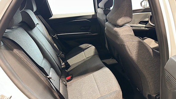 Renault 5 E-Tech 5 of 9