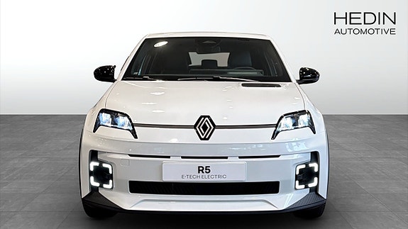 Renault 5 E-Tech 8 of 9