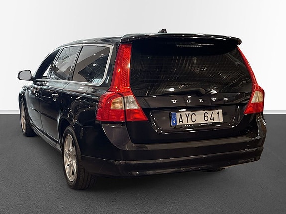 Volvo V70 2 of 10