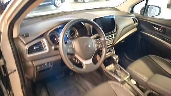 Suzuki S-Cross 7 of 10