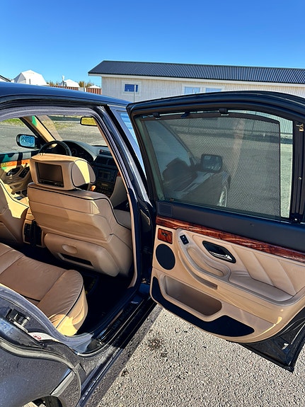 BMW 740d 8 of 10