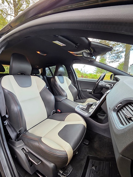 Volvo V60 Cross Country 5 of 7