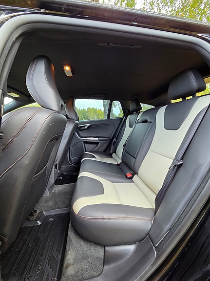Volvo V60 Cross Country 6 of 7